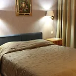 Riva Art & فندق
